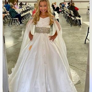 8/10with a corset back . Shoulder down is 51 inches. Across the waist is 12